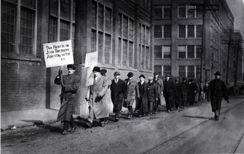 Strikers at the start of the 1912 Lawrence textile strike